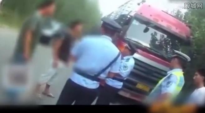 國(guó)防生父親罵交警