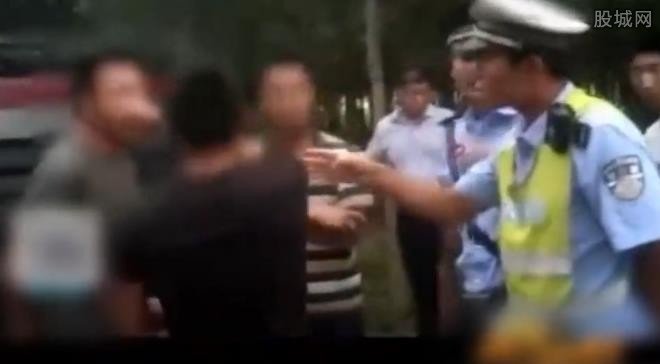 國(guó)防生父親罵交警