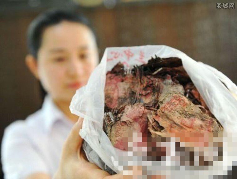 10萬現(xiàn)金埋地底
