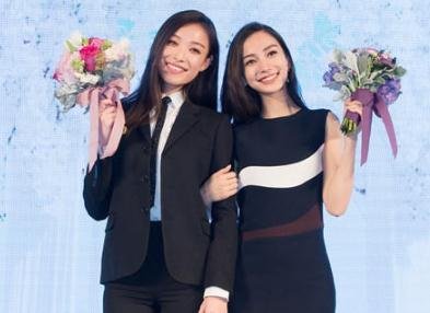 床上楊穎婚紗照