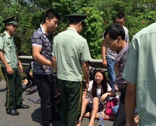 貨車撞大客致5死