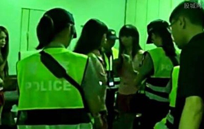 色情KTV藏身公墓旁
