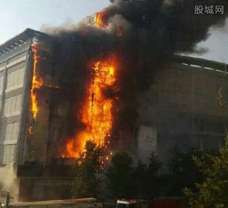 大興星城商廈著火