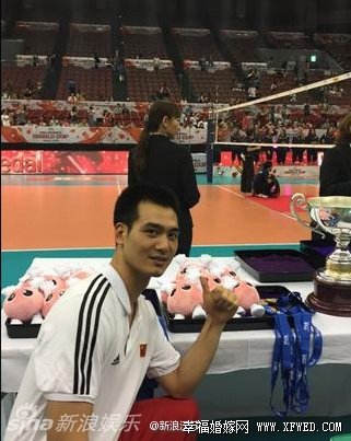 最帥暖男陪練李童遞冰袋意外走紅 李童個(gè)人資料及微博聯(lián)系方式曝光