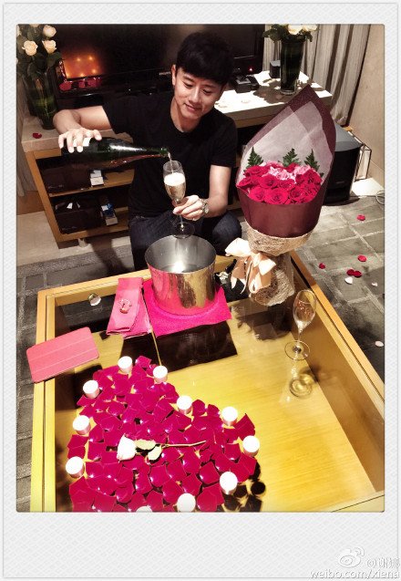 謝娜張杰結(jié)婚四周年紀(jì)念日 自曝求婚全過程情緒失控自己打臉