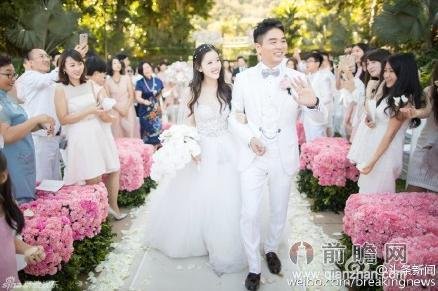 劉強(qiáng)東迎娶奶茶妹斥4億買(mǎi)私人飛機(jī)博美人一笑 婚禮現(xiàn)場(chǎng)圖