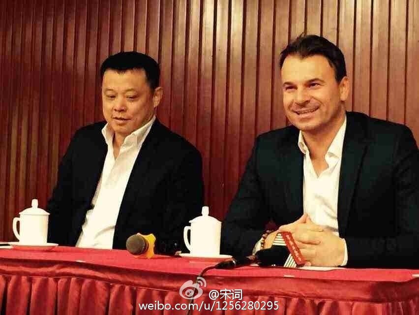 風向標 網(wǎng)傳岳陽臨湘二中某體育老師醉酒砍死了學校門衛(wèi)