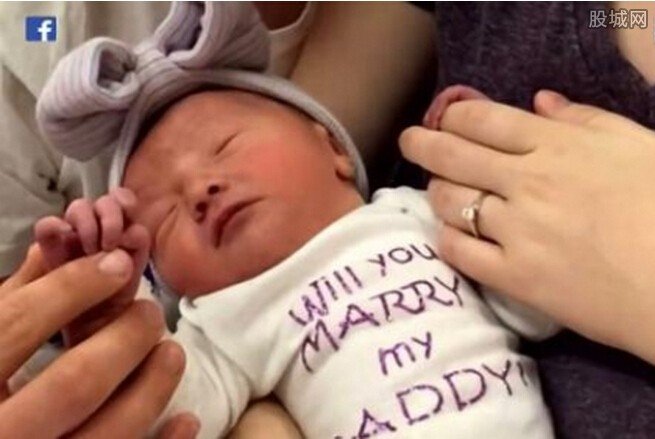 逗比爸比用娃求婚