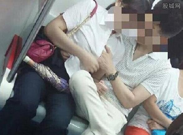 情侶地鐵不雅照