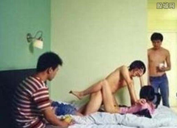男子與朋友共享女友開房
