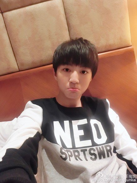 TFBOYSP“”¶ɐ L(zhng)@Ȼ۽z