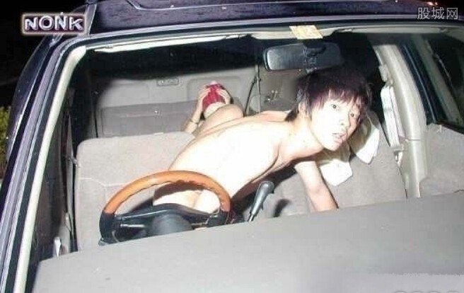 小情侶凌晨車震