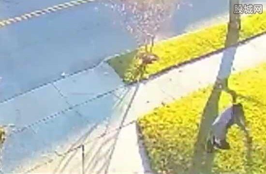 16歲女生在美國被男子抱住亂摸割臉